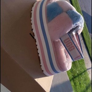 Size 6 women’s Ugg slides . Never worn !